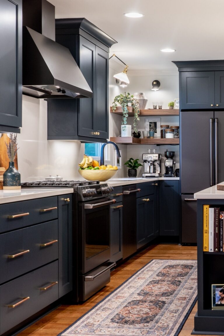 24+ Inspiring White Countertops With Blue Cabinets