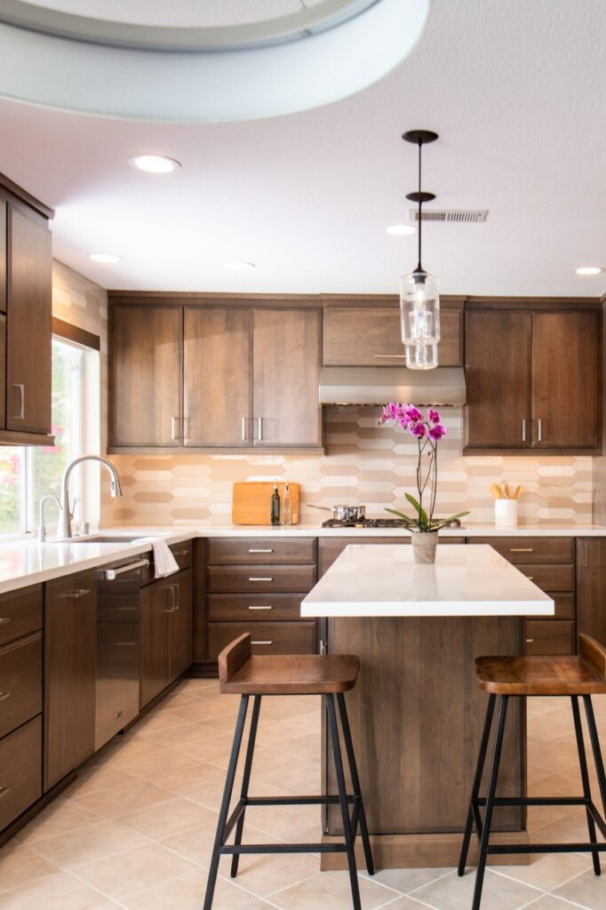 24+ High End Brown Cabinets With White Countertops