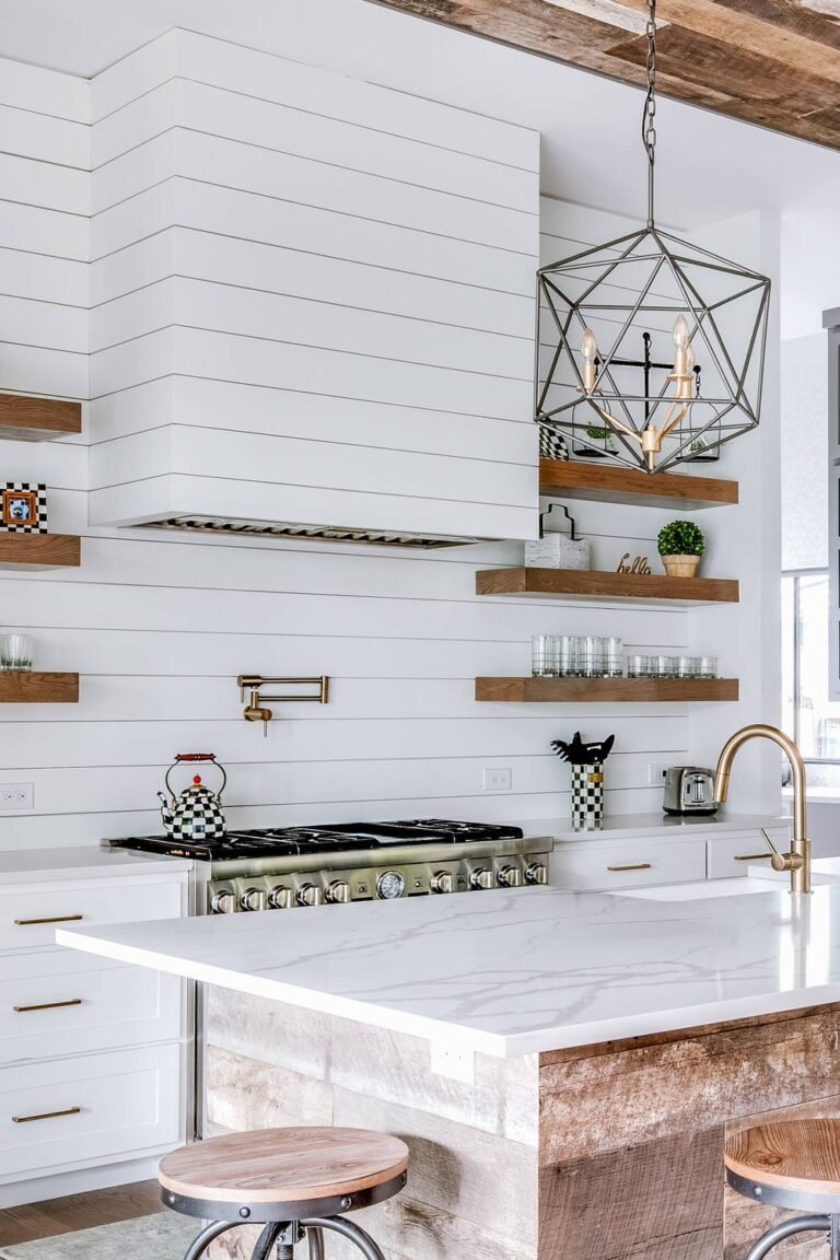 24+ Backsplashes For White Kitchens | CountertopsNews