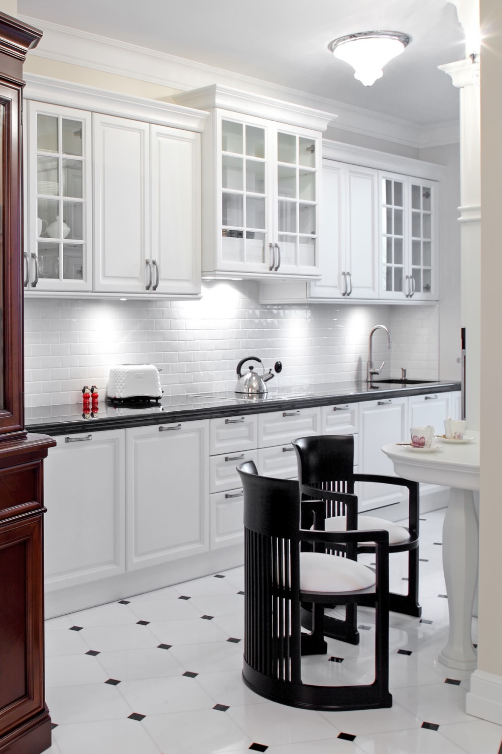 Black Countertops White Cabinets Black And White Combination Glossy White Tiles White Subway Tiles Beach Style Light Gray Kitchen With White Cabinets With Black
