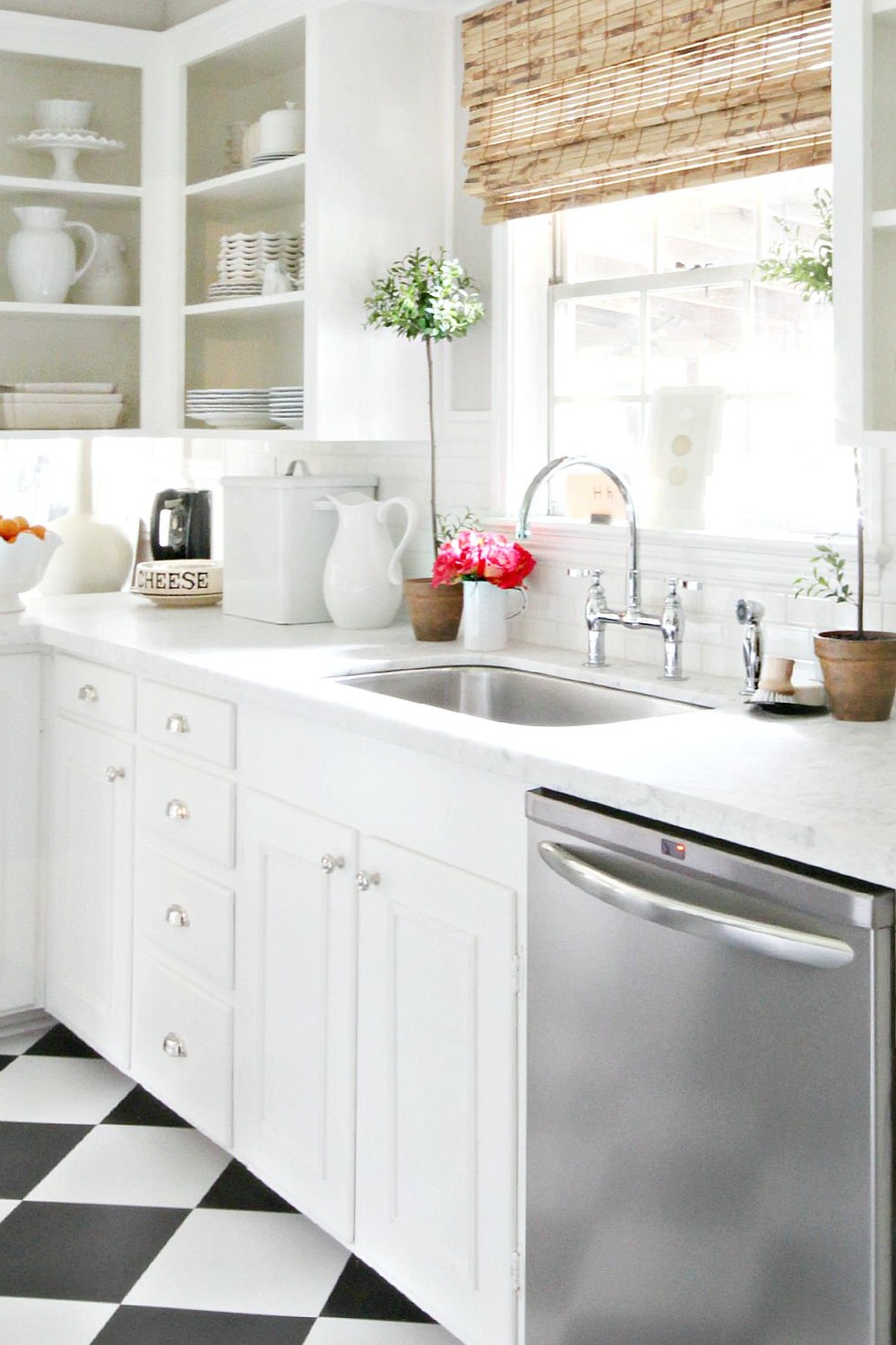 White Kitchen Cabinets White Marble Traditional Cabinetry Large Kitchens Island Options