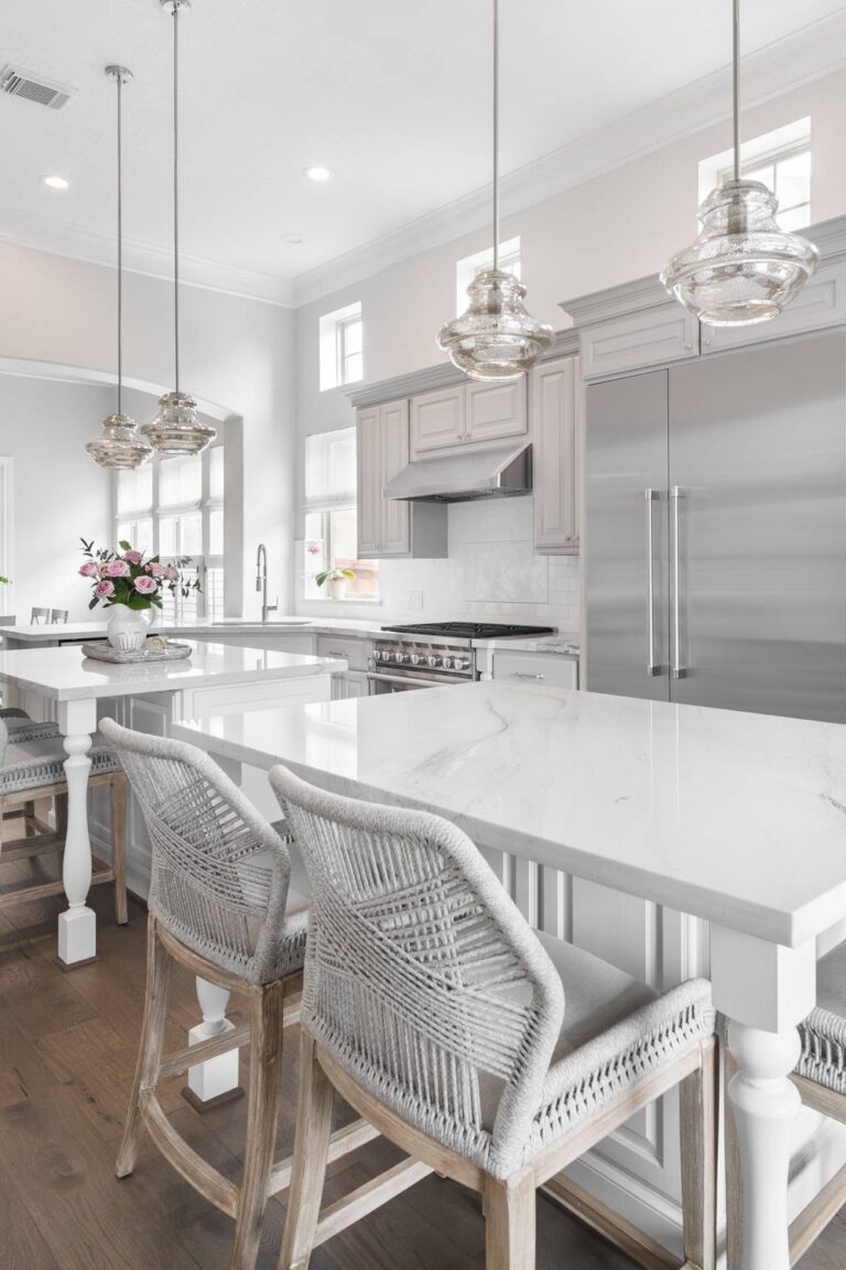 25+ Latest White Kitchen Cabinet Styles To Inspire You
