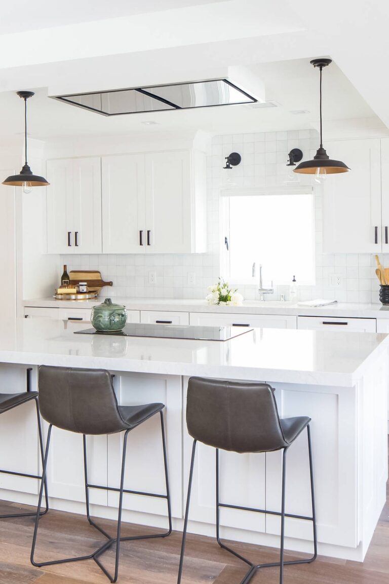 25+ Latest White Kitchen Cabinet Styles To Inspire You
